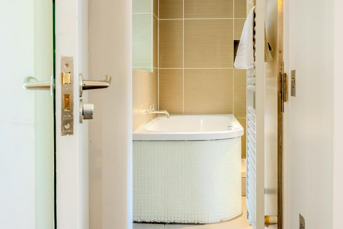 Modern Deluxe Greenwich - Great Transport Links Appartement Londen